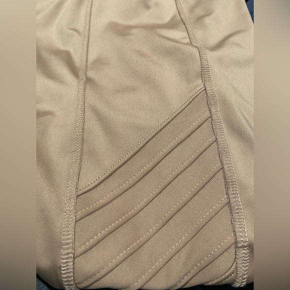 Women's Sculpt Motto  Ultra High-Rise Leggings 
27" - All in Motion  NWT - Picture 3 of 3